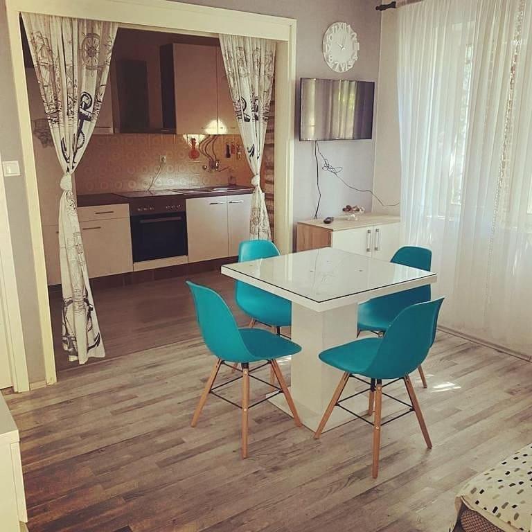 Apartment 51 Gornji Karin Szoba fotó